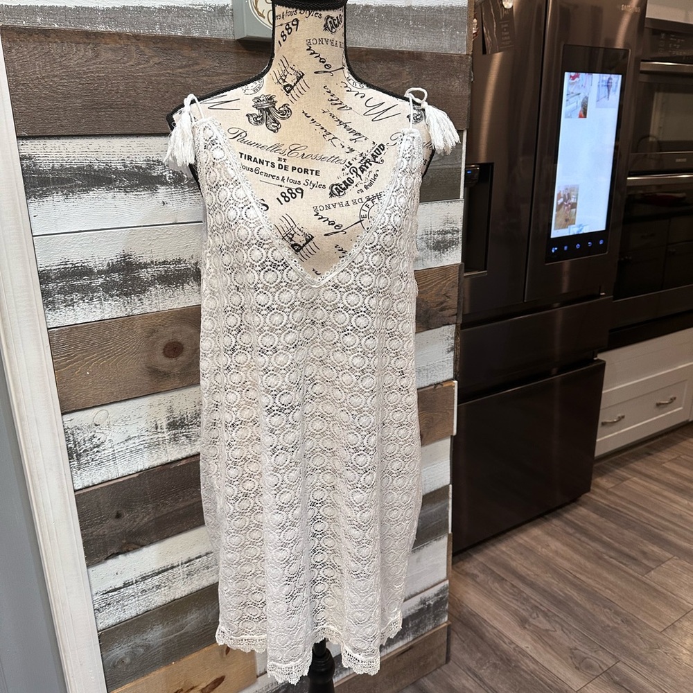 White Lace Sleeveless Dress